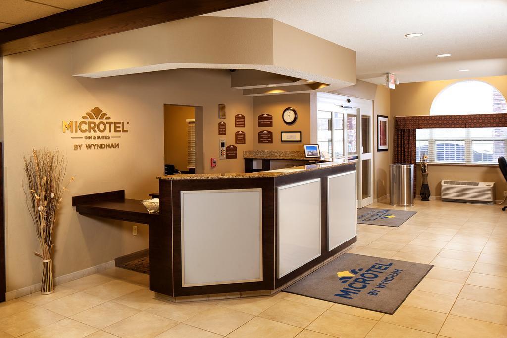 Microtel Inn & Suites By Wyndham St Clairsville - Wheeling St. Clairsville Eksteriør billede